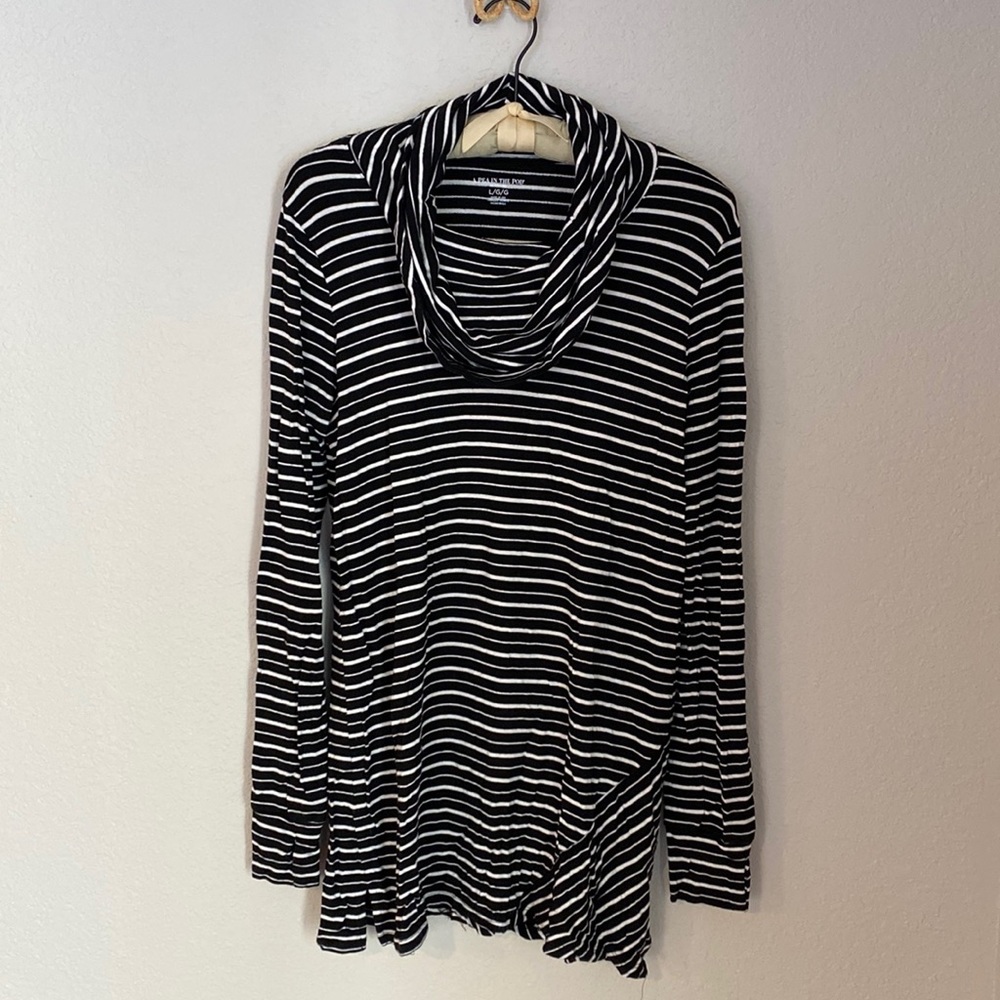 A Pea in the Pod maternity top